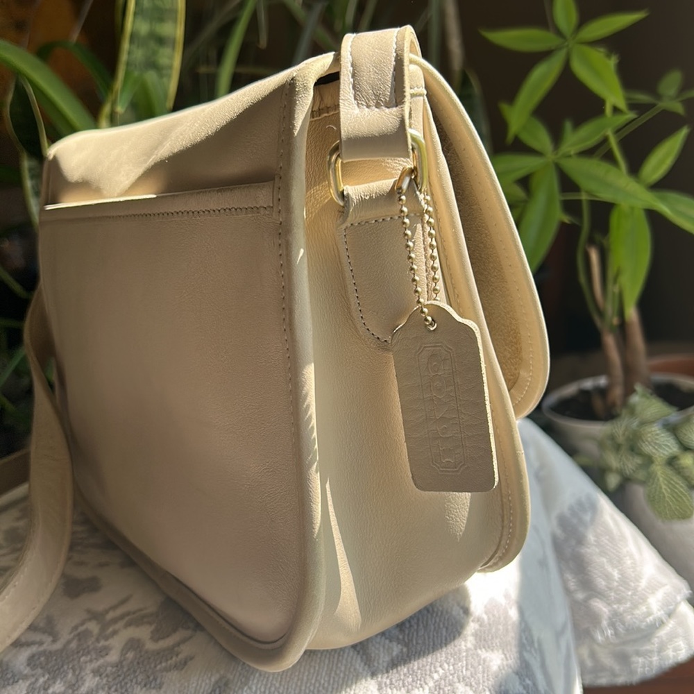 VINTAGE Coach City Bag in Bone Leather - Picture 4 of 16